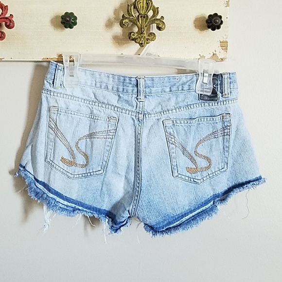 Jessica Simpson Daisy Duke shorts. - Picture 4 of 5